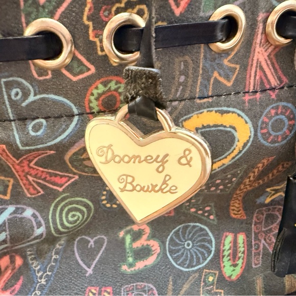Vtg Dooney & Bourke Women’s Black Medium Snap closure Monogrammed Shoulder Bag. - Picture 2 of 16